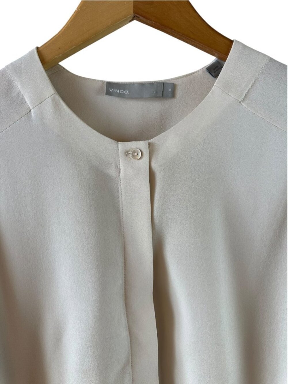 Vince Ivory Silk Crepe Blouse Size M Hidden Button Pleat Back Quiet Luxury - Picture 3 of 6